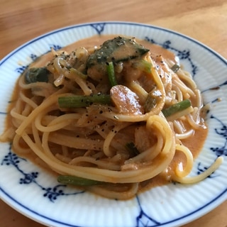 トマト鍋の残りでほうれん草のトマト豆乳パスタ